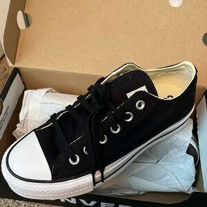 Converse Lift Ox (Size 6.5 Women)